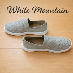 White Mountain. Comfort. Summer.
Slip On.
Closed Toe. Like New. Sz. 8.5